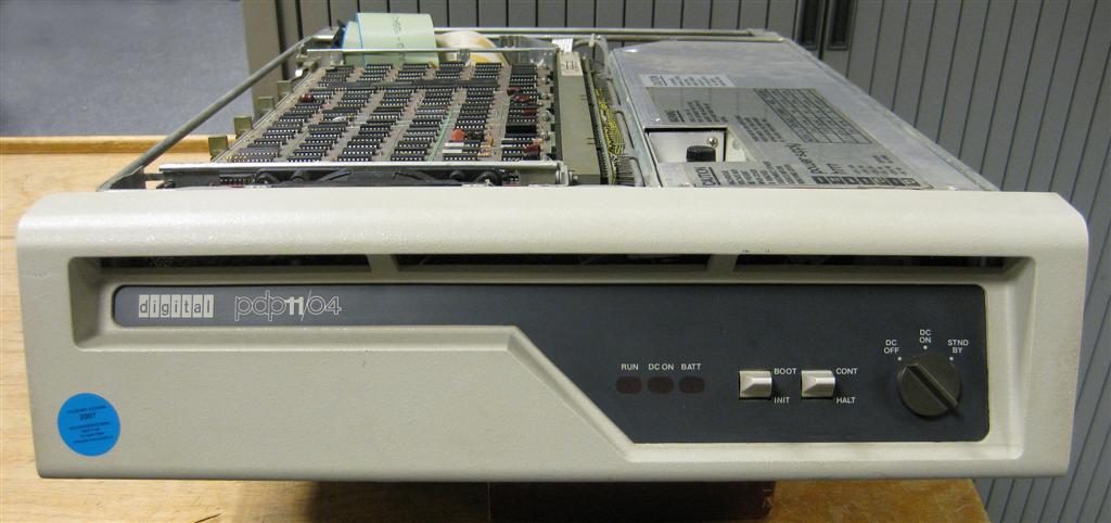 Vooraanzicht PDP-11/04